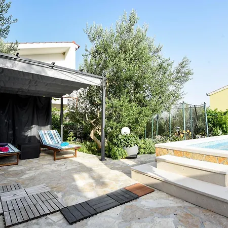 House Sandra With Private Heated Pool And Jacuzzi Kaštela