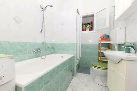 House Sandra With Private Heated Pool And Jacuzzi 아파트 Kaštela