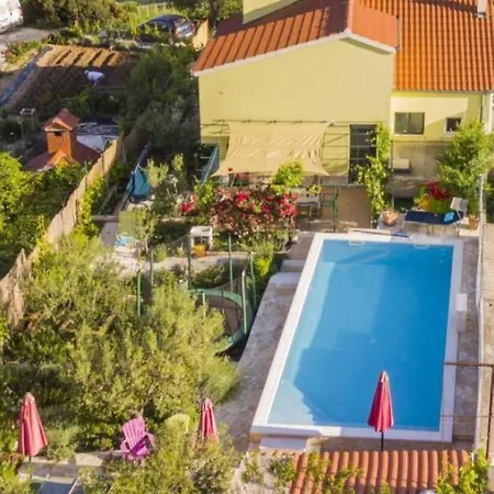 Apartman House Sandra With Private Heated Pool And Jacuzzi Kastela