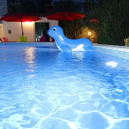 아파트 House Sandra With Private Heated Pool And Jacuzzi Kaštela