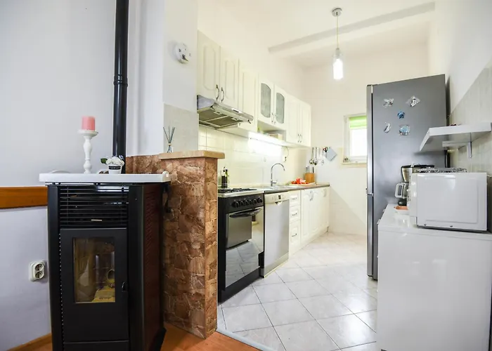 شقة House Sandra With Private Heated Pool And Jacuzzi Kaštela