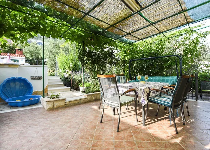 House Sandra With Private Heated Pool And Jacuzzi