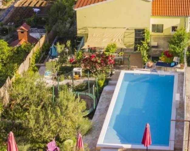 شقة House Sandra With Private Heated Pool And Jacuzzi Kaštela