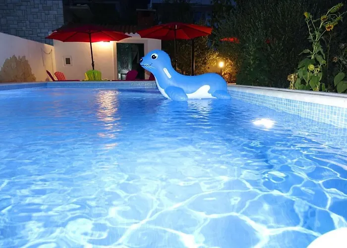 شقة House Sandra With Private Heated Pool And Jacuzzi Kaštela