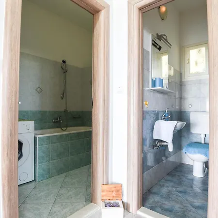 House Sandra With Private Heated Pool And Jacuzzi