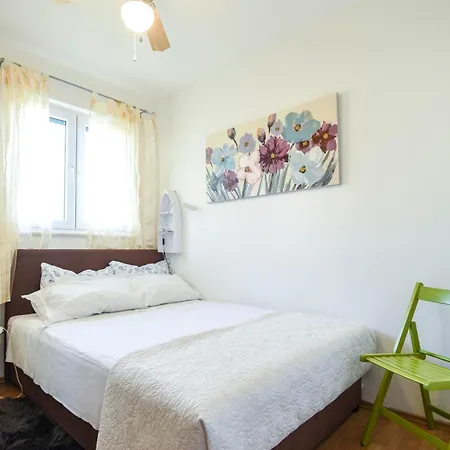 Daire House Sandra With Private Heated Pool And Jacuzzi Kastela
