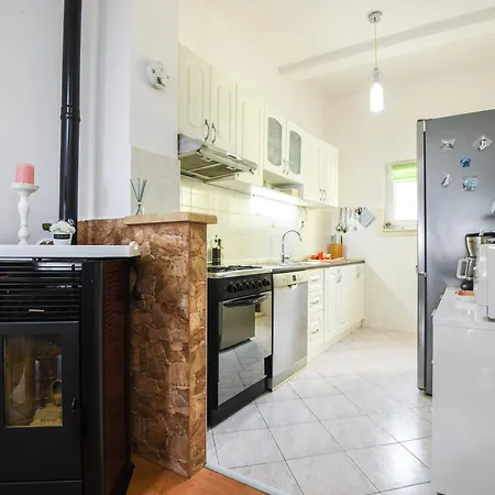 Daire House Sandra With Private Heated Pool And Jacuzzi Kastela