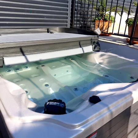 House Sandra With Private Heated Pool And Jacuzzi Kastela