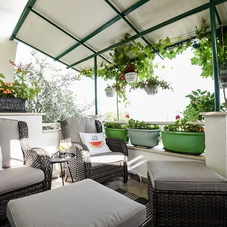 House Sandra With Private Heated Pool And Jacuzzi