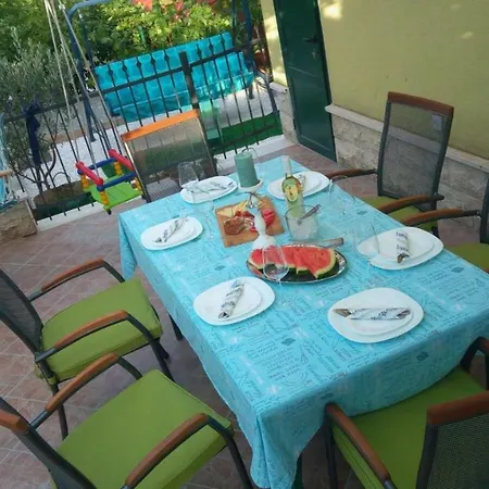 House Sandra With Private Heated Pool And Jacuzzi