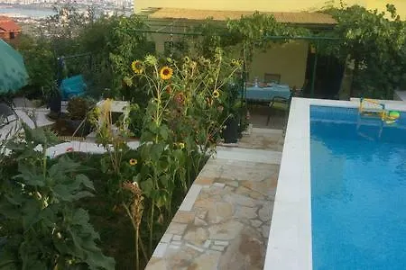 House Sandra With Private Heated Pool And Jacuzzi