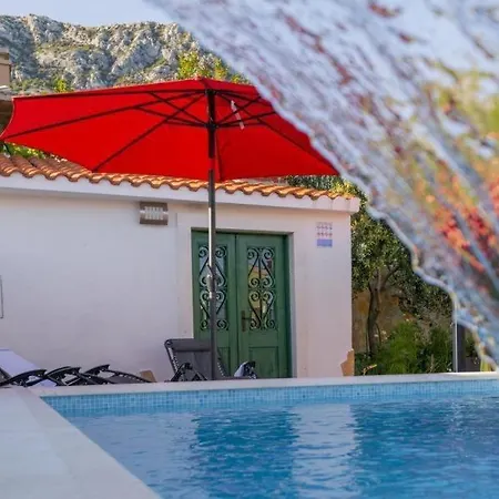 House Sandra With Private Heated Pool And Jacuzzi *