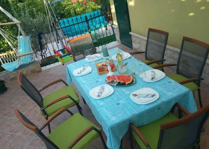 House Sandra With Private Heated Pool And Jacuzzi
